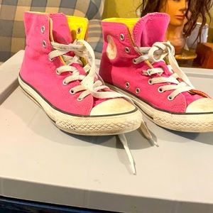 Women pink Converse size 3